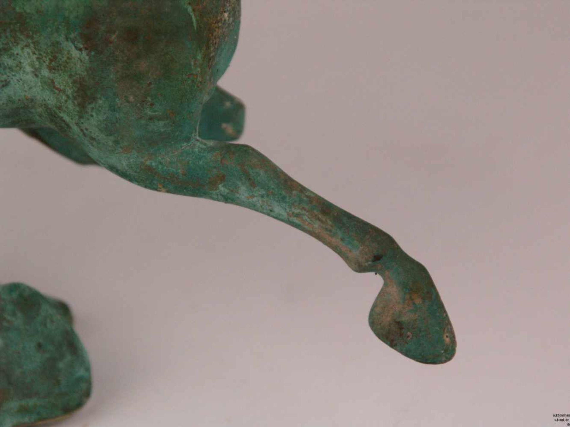 Bronzefigur "Das fliegende Pferd aus Gansu" - Bronze, künstlich grün patiniert, Replik nach dem - Bild 3 aus 6