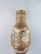 Satsuma-Vase - Japan, Meiji-Zeit, Steinzeug, transparente, krakelierte Glasur, auf der