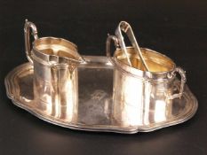 Zucker-Sahne-Set auf Tablett - 3-tlg., Silber 800, Punze mit Halbmond und Krone sowie "WTB", Wilhelm