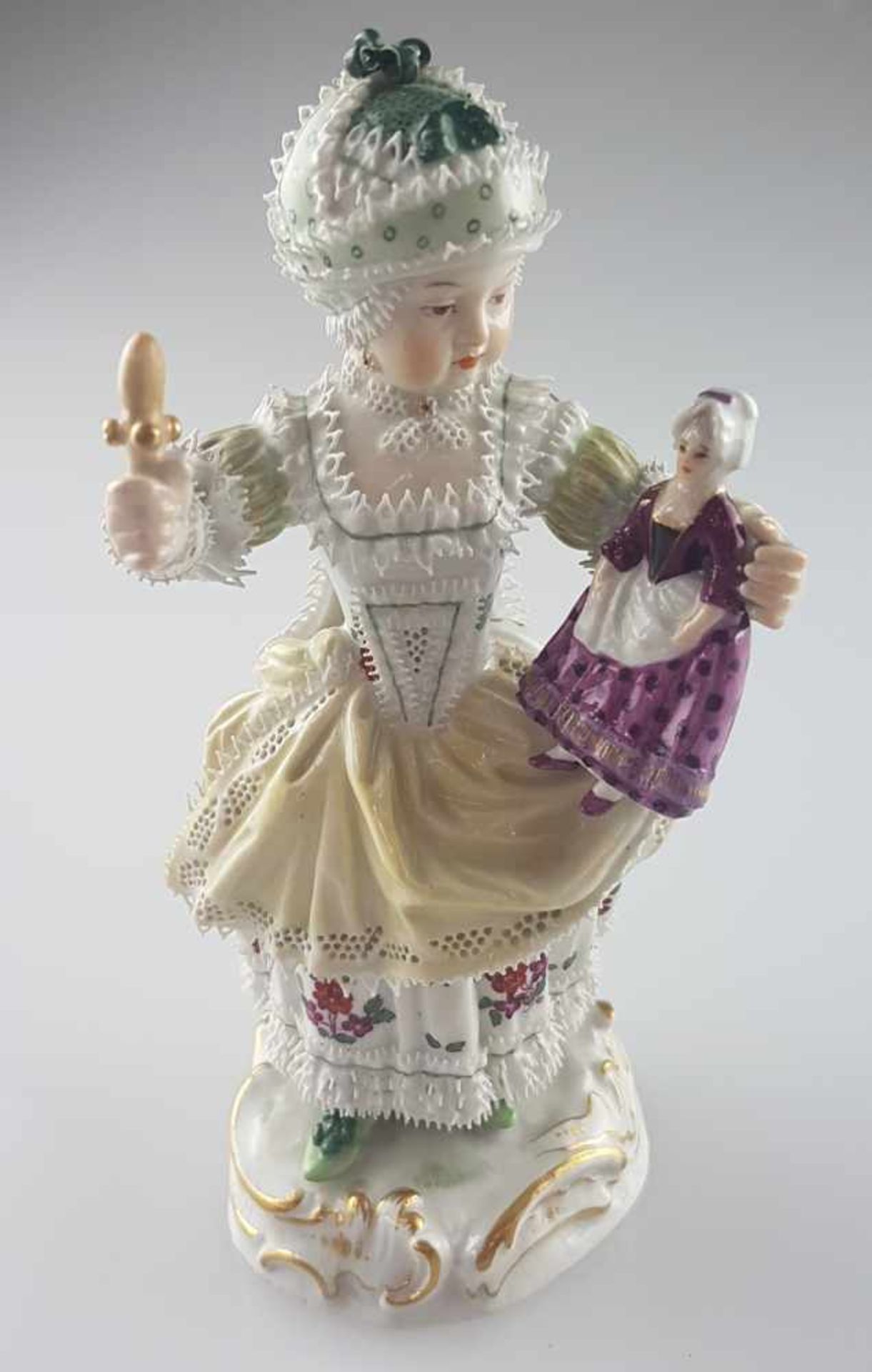 Porzellanfigur Meissen - unterglasurblaue Schwertermarke, Knaufzeit, Modell-Nr. E 79, "Mädchen mit