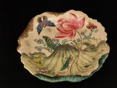 Jugendstilschale - Keramik, polychromer Reliefdekor mit Blumen und Insekten, gewellter Rand,