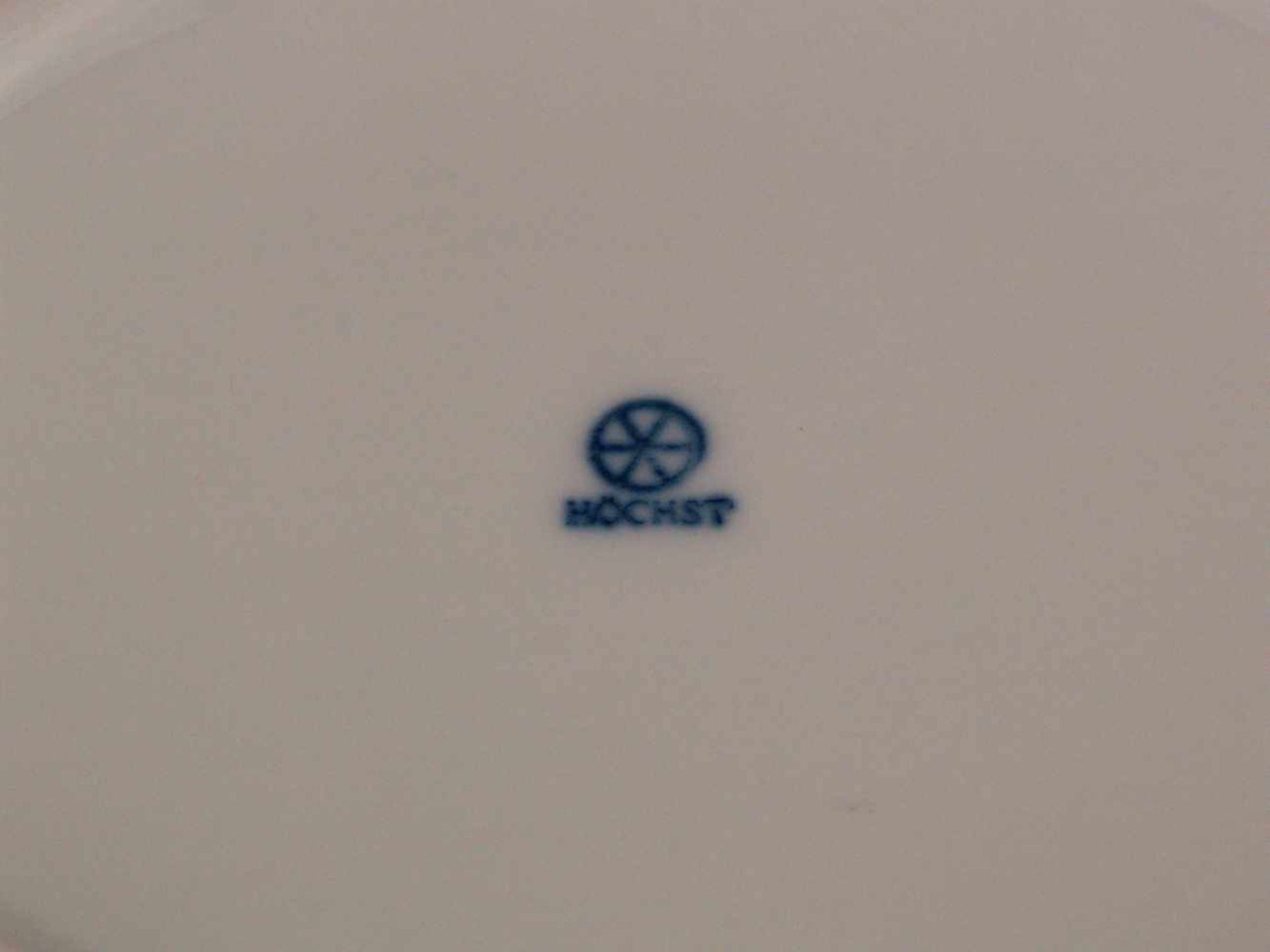 Deckeldose Höchst - blaue Radmarke, 20.Jh., polychromes Blumenmuster, Goldstaffage, ovale Deckeldose - Bild 6 aus 6