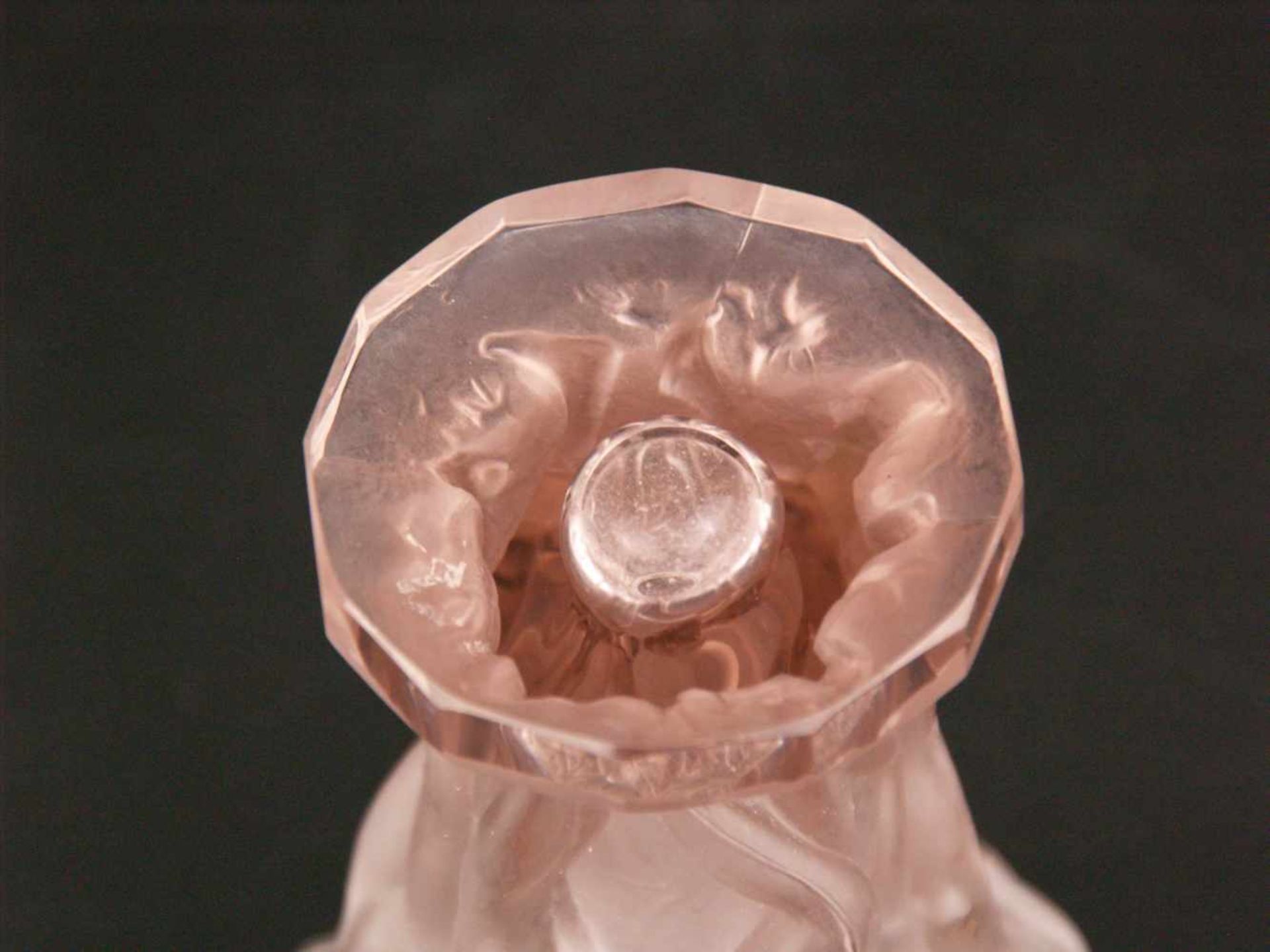 Kleine Art-Déco Vase - wohl Gablonz, roséfarbenes mattes Glas, balusterförmiger Korpus auf - Bild 8 aus 8