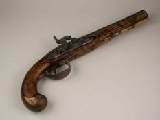 Perkussionspistole - Nußbaumschaft, kanonenförmiger Lauf, 13mm, Eisengarnitur, teils ornamentale
