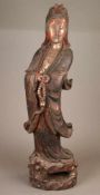 Holzfigur "Guanyin" - China, Qingdynastie, 19.Jh., Holz geschnitzt, rote Lackfassung, partiell