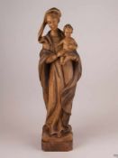Holzfigur Madonna mit Kind - Holz, vollrund geschnitzt, Darstellung von Maria den Jesusknaben