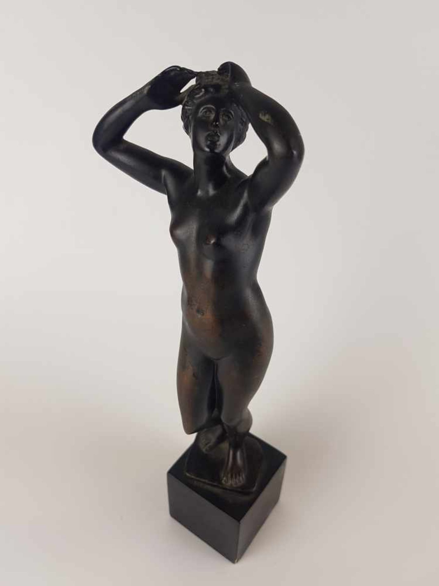 Figur "Klagende Venus" - Metall, bronziert, auf der Plinthe bez. 'CARTINET' (franz. Bildhauer des
