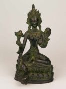 Shyama Tara (Grüne Tara) - Tibet / China, Bronzelegierung, Vergoldungsreste, die Hände zeigen das