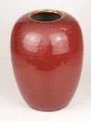 Ochsenblut-Vase - China, späte Qing-Dynastie bzw. frühe Republikzeit, gebauchte Balusterform mit