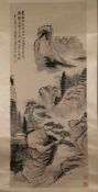 Rollbild - China 20.Jh., Tusche und Farben auf Papier, Berglandschaft mit Architektur und Kiefern,