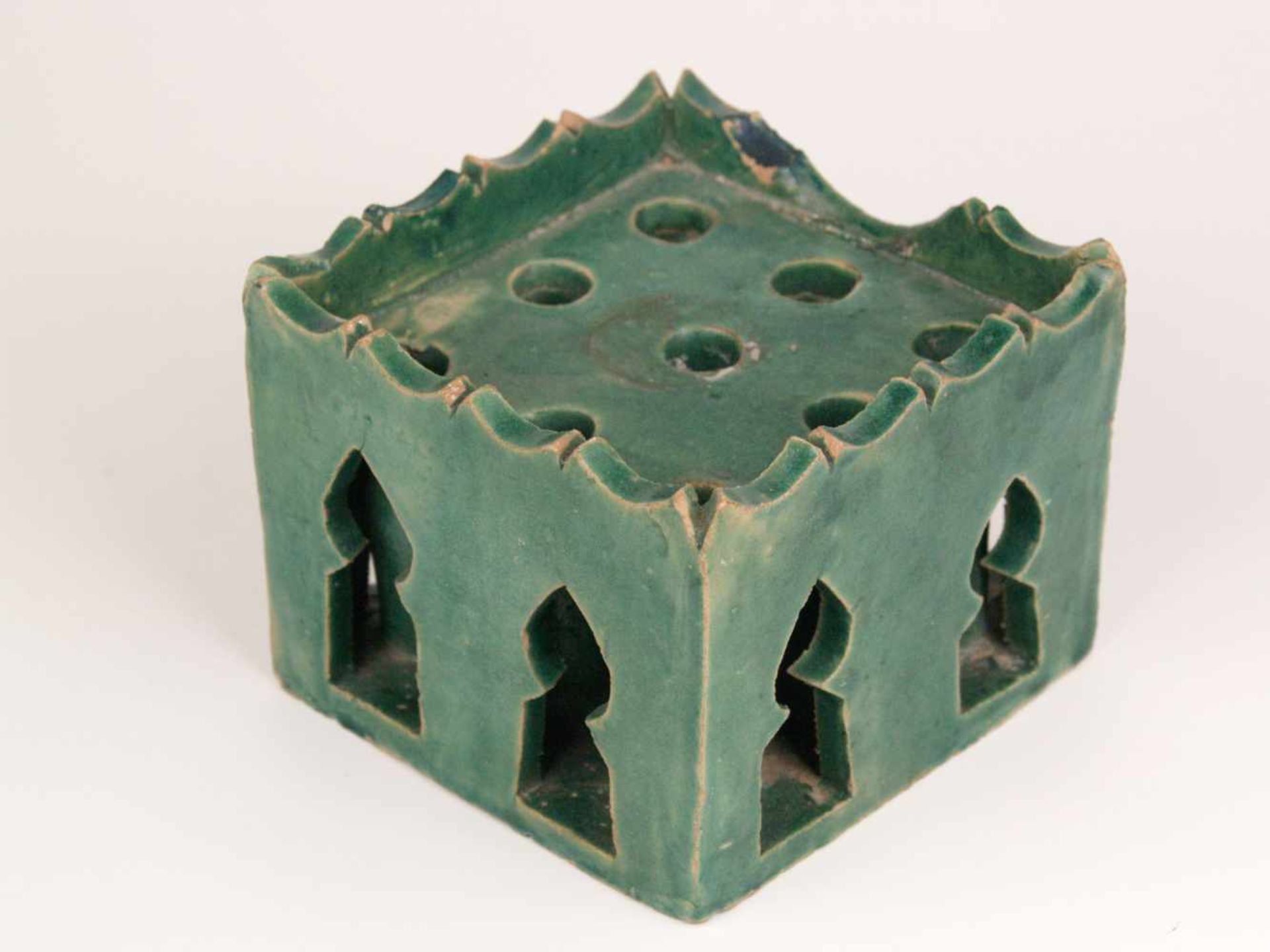 Steckvase - Marokko, Berber-Keramik, grüner Scherben, rechteckiger Korpus, Wandung durchbrochen