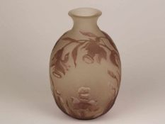 Vase - im Stil der Art Nouveau, gelbliches, Cristiro, Rumänien, opakes Glas, roséfarbener