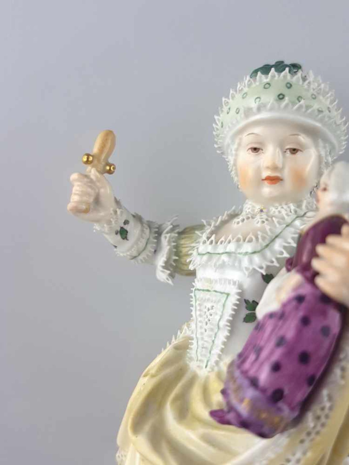 Porzellanfigur Meissen - unterglasurblaue Schwertermarke, Knaufzeit, Modell-Nr. E 79, "Mädchen mit - Bild 7 aus 11