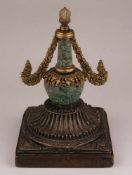 Kleiner Stupa - Nepal 19./20.Jh., Kupferlegierung mit Silber-und Goldauflage, größtenteils mit