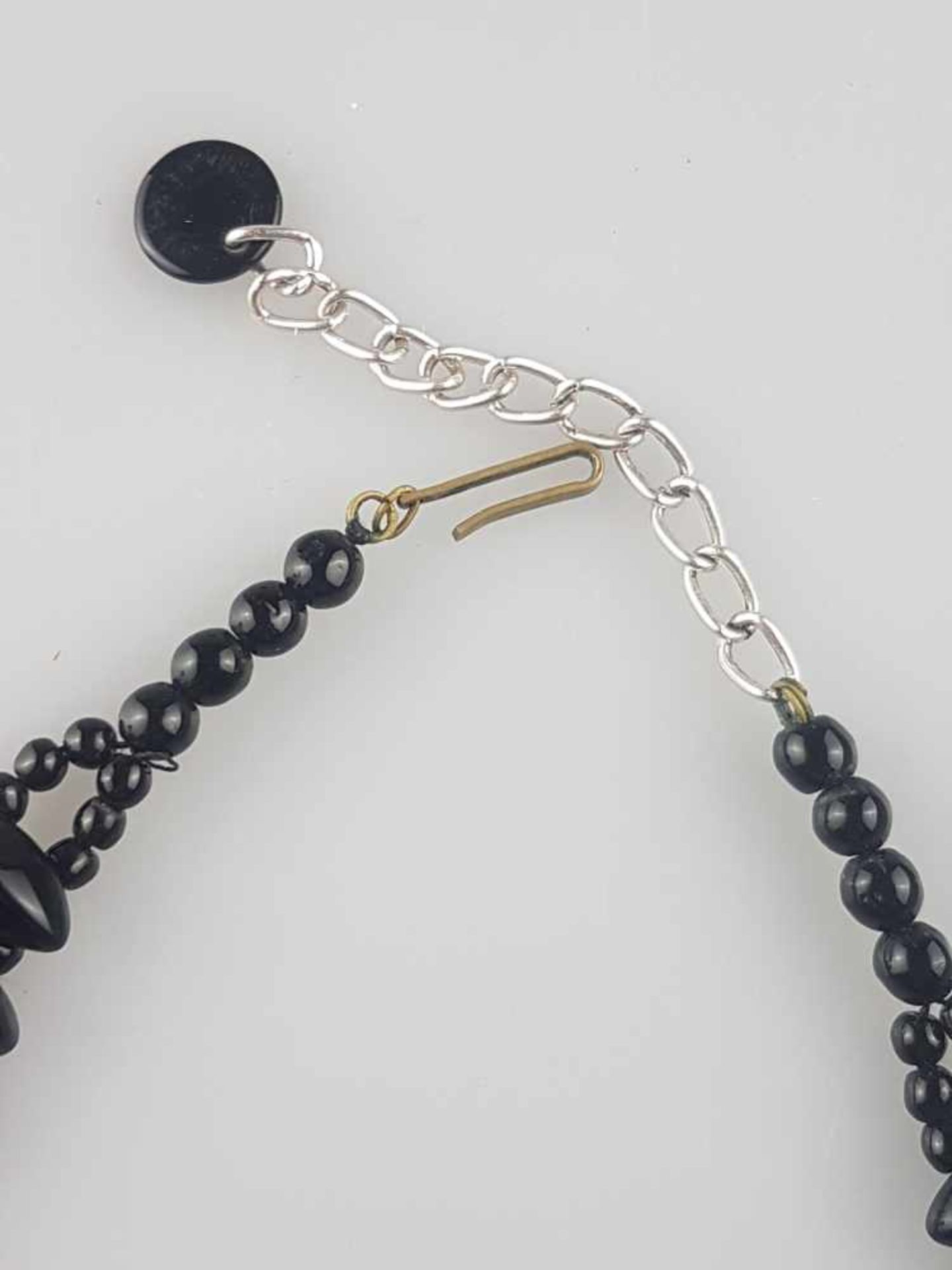 Halskette - schwarzer Onyx mit silberfarbenen Zwischenelementen ,Metallverschluss mit - Bild 3 aus 4