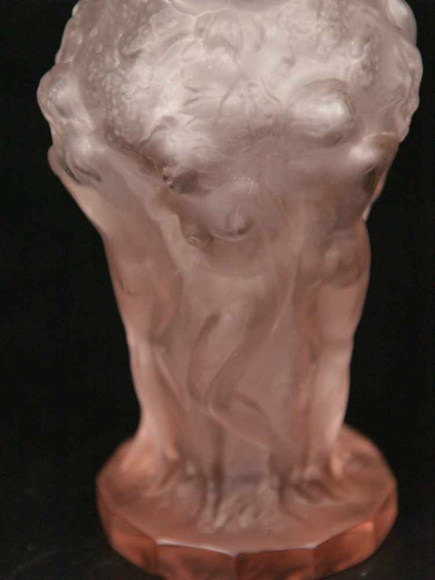 Kleine Art-Déco Vase - wohl Gablonz, roséfarbenes mattes Glas, balusterförmiger Korpus auf - Bild 2 aus 8