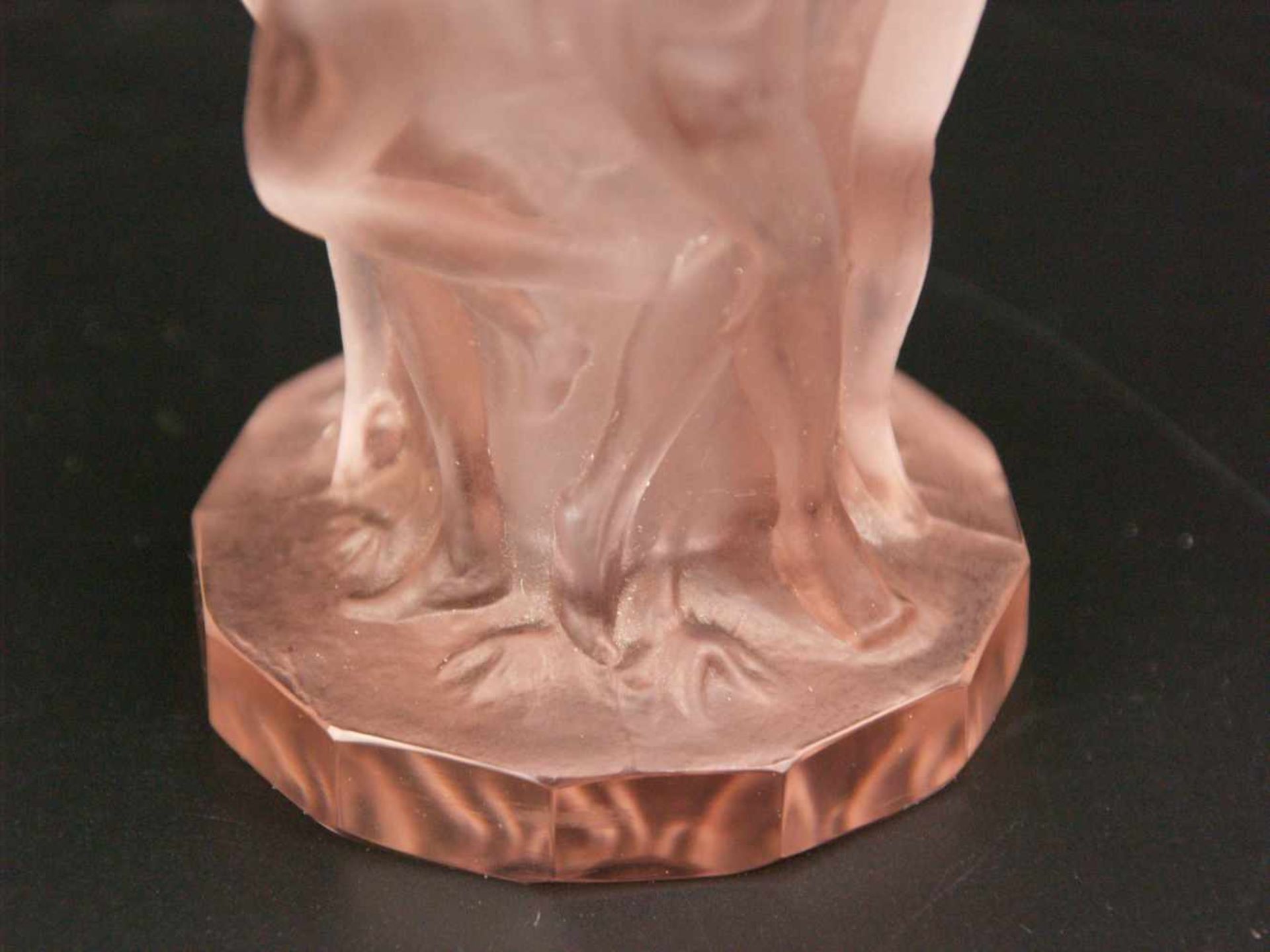 Kleine Art-Déco Vase - wohl Gablonz, roséfarbenes mattes Glas, balusterförmiger Korpus auf - Bild 5 aus 8