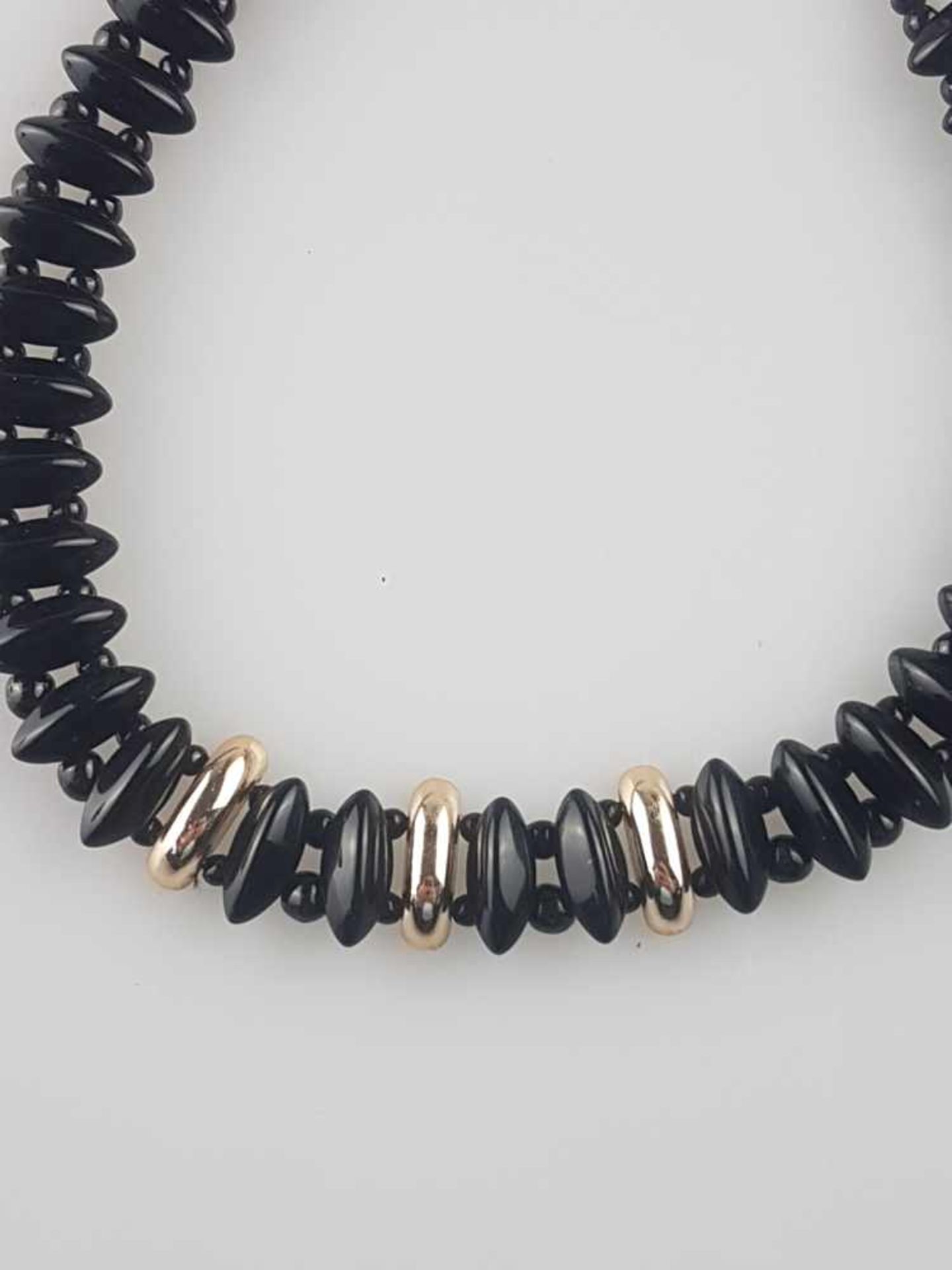 Halskette - schwarzer Onyx mit silberfarbenen Zwischenelementen ,Metallverschluss mit - Bild 2 aus 4