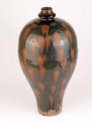 Meiping-Vase - China, grün-braun-schwarze Spiegelglasur allseits mit verlaufendem orange-roten