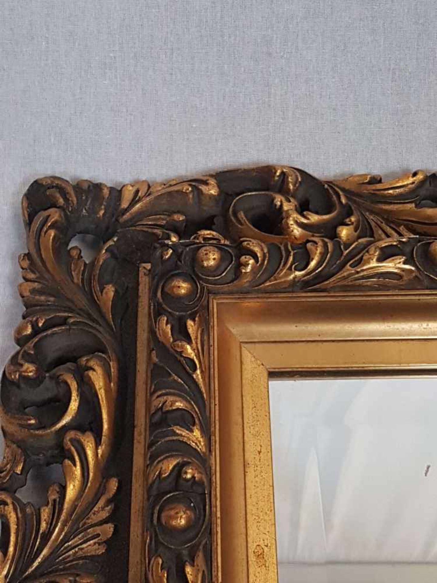 Wandspiegel, sog. Florentiner Rahmen - Holzleiste durchbrochen geschnitzt mit Akanthuswerk, - Bild 4 aus 4