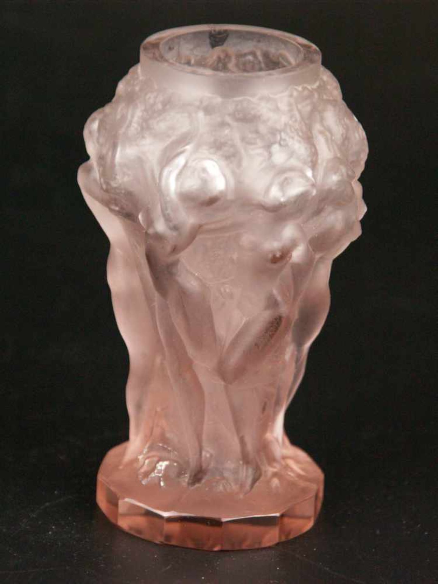 Kleine Art-Déco Vase - wohl Gablonz, roséfarbenes mattes Glas, balusterförmiger Korpus auf