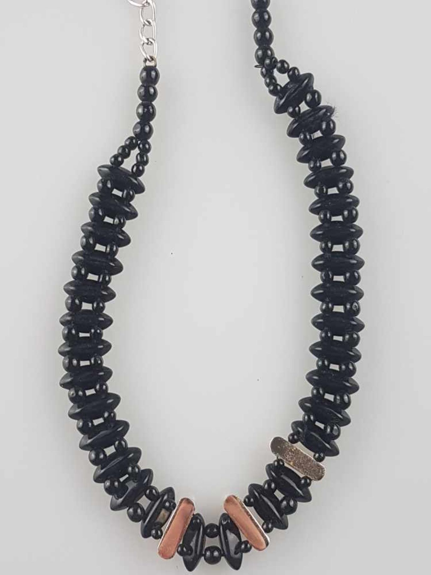 Halskette - schwarzer Onyx mit silberfarbenen Zwischenelementen ,Metallverschluss mit - Bild 4 aus 4