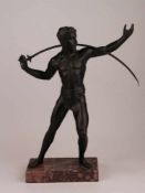 "Der Athlet" - Metallfigur, schwarz bemalt, vollplastische Darstellung eines Mannes mit Lendenschurz