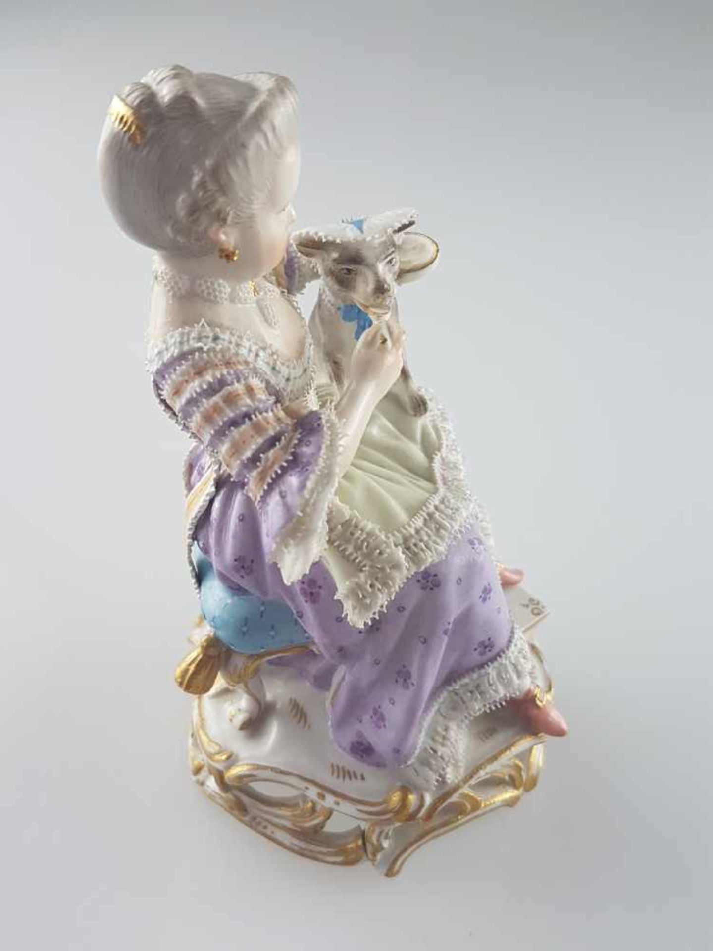 Porzellanfigur Meissen - unterglasurblaue Schwertermarke, Knaufzeit, "Mädchen mit Hund", - Bild 4 aus 12