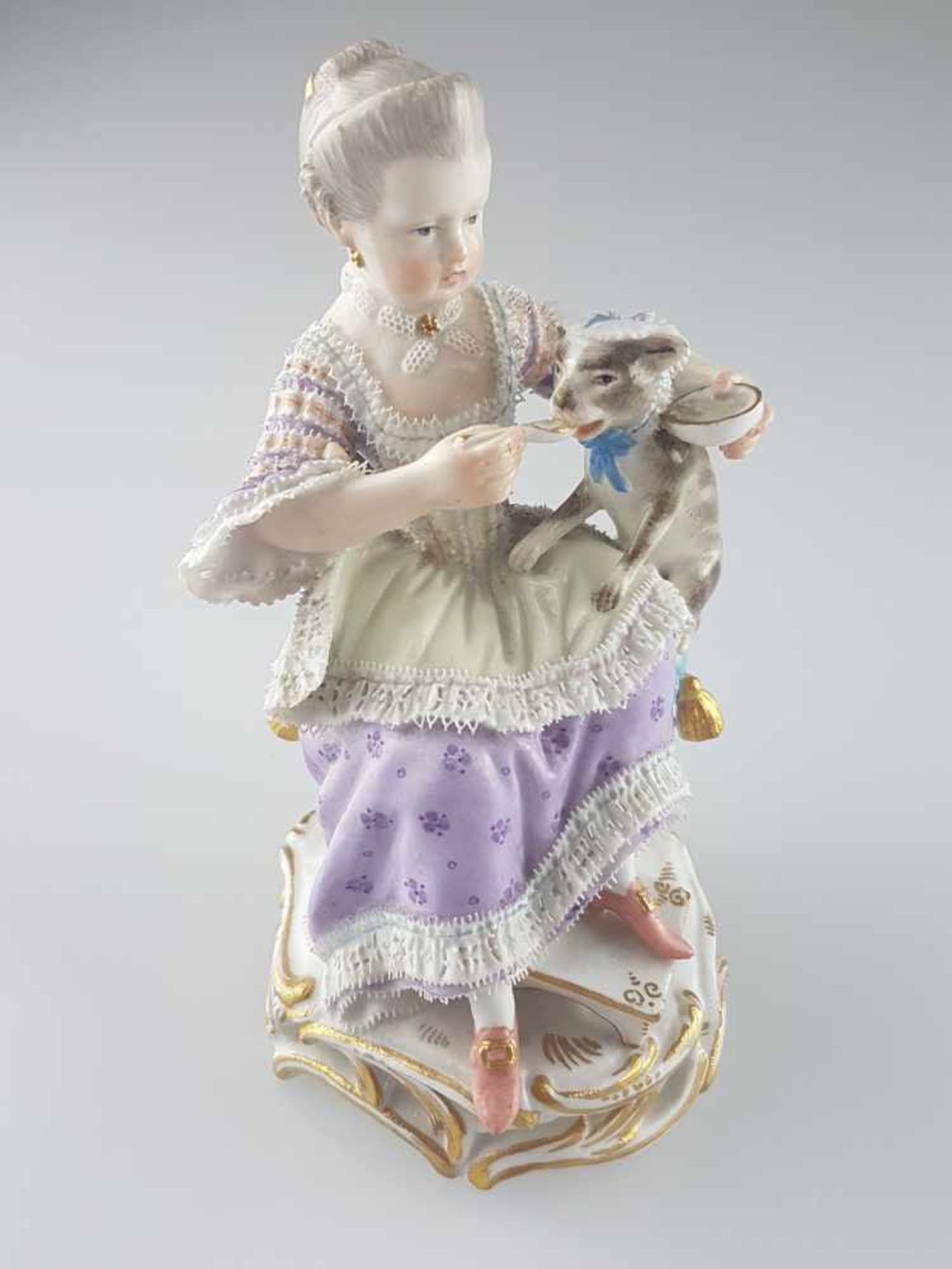 Porzellanfigur Meissen - unterglasurblaue Schwertermarke, Knaufzeit, "Mädchen mit Hund",