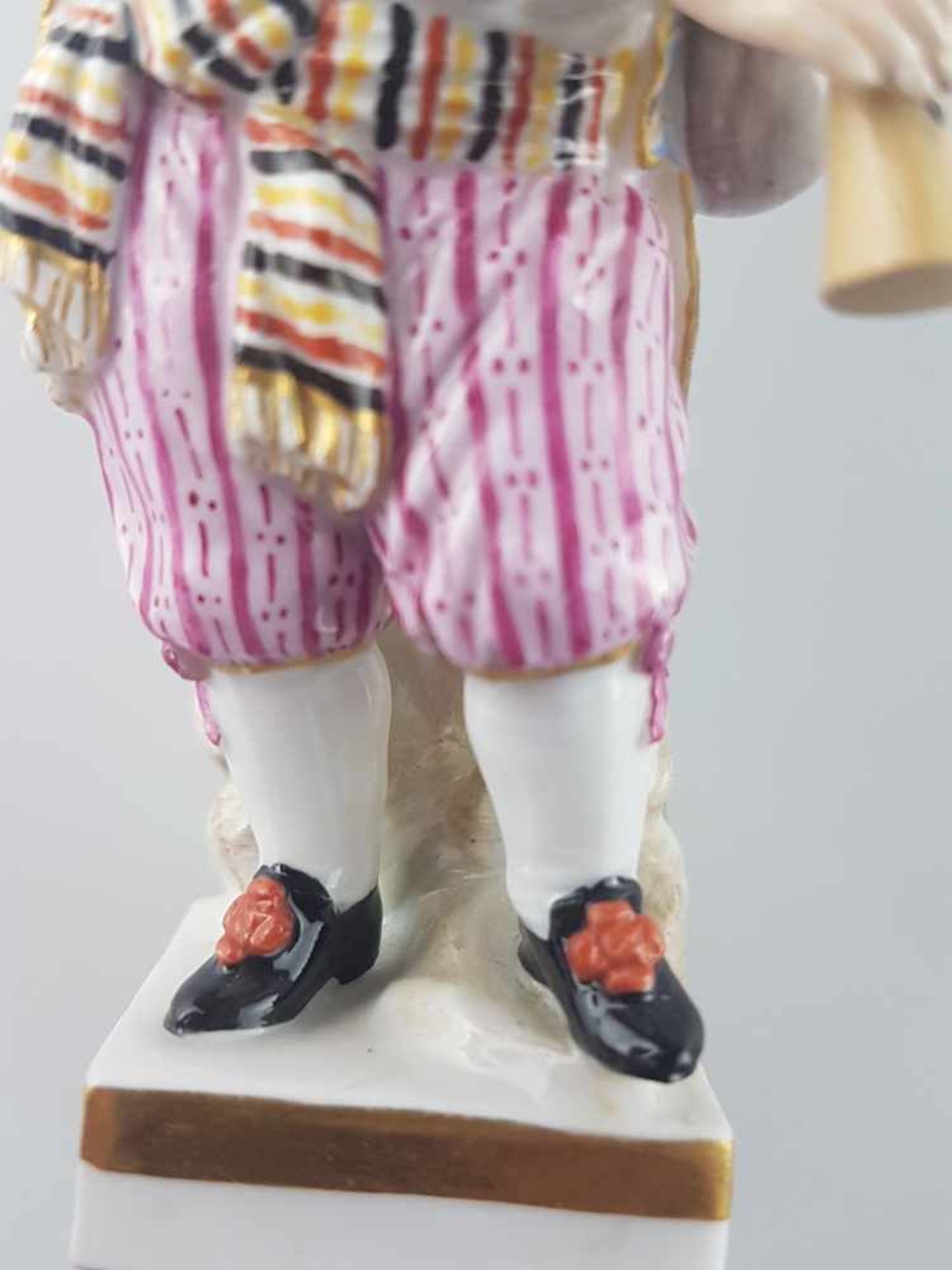 Zwei Porzellanfiguren Meissen - blaue Schwertermarke, Knaufzeit, Modell von Michel Victor Acier - Bild 6 aus 9