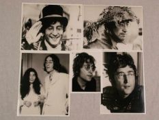 Konvolut Fotografien - 5-tlg, 5 Porträts mit John Lennon (1940 Liverpool - 1980 New York), 4
