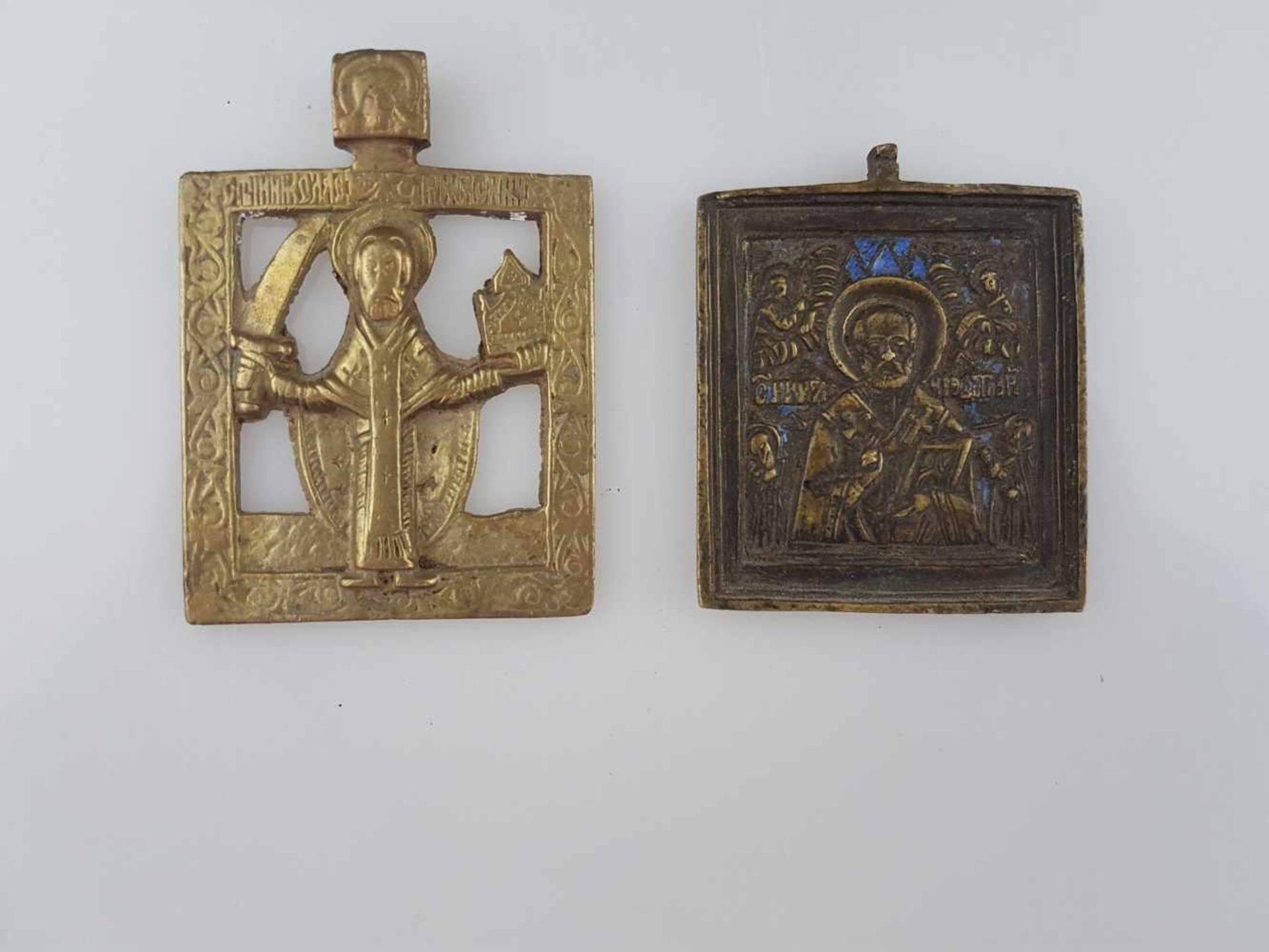 Vier kleine Reiseikonen -Russland 19.Jh., Bronzeguss emailiert und vergoldet, Vergoldung teils - Bild 4 aus 5