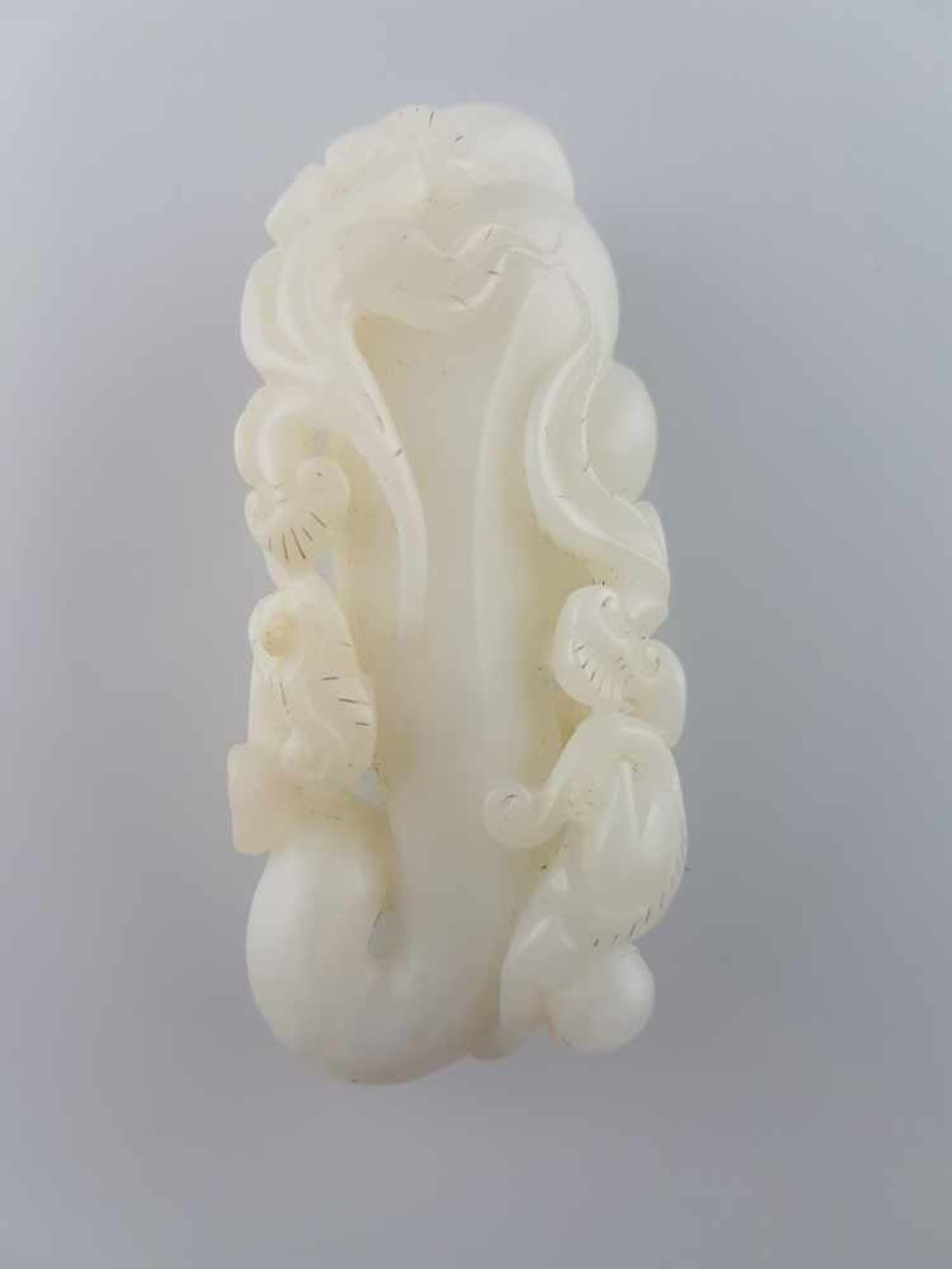 Vollrunde Jade-Schnitzerei - China, Hotan in Xinjiang, Qing-Dynastie, weiße Hetian-Jade(Hetian - Bild 7 aus 11