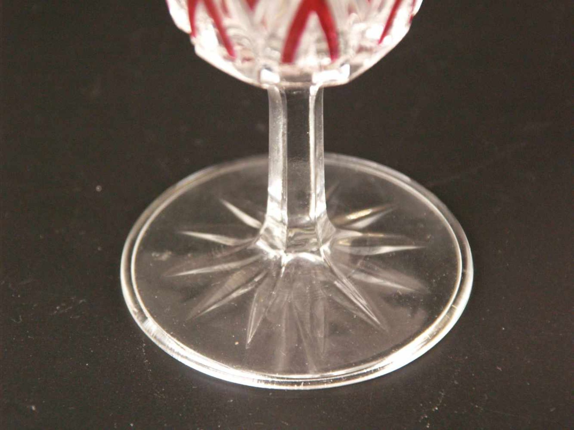 Zwei Sherrygläser - 1x Glas mit Kuppa aus Uranglas, annagelb, Olivenschliff, Stand und - Bild 3 aus 5
