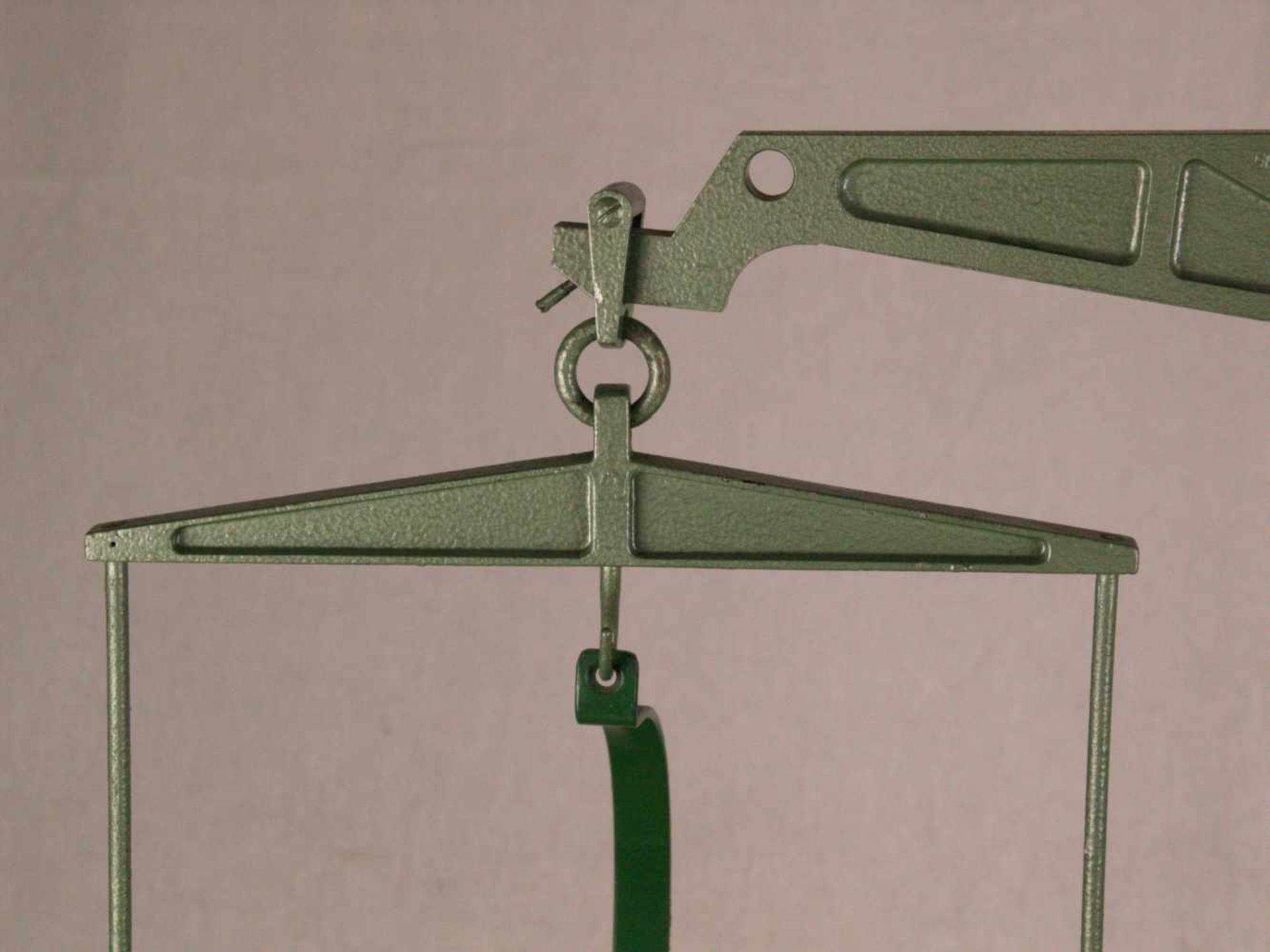 Balkenwaage mit 6 Gewichten - Hersteller: Sartorius-Werke, Göttingen, Nr.P8855, Metallkorpus, grün - Bild 4 aus 10