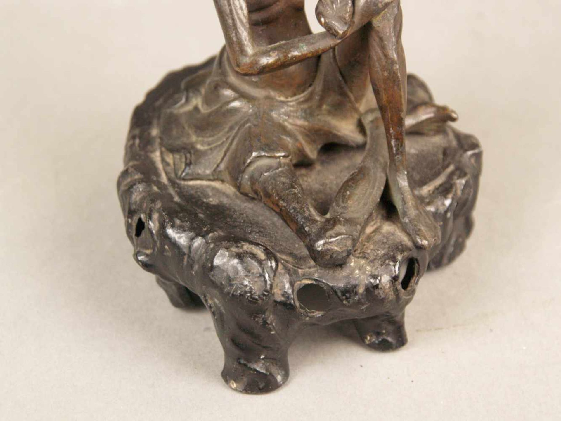 Fastender Buddha - Metallguss bronziert, Darstellung von Siddharta Gautama nach sechs Jahren - Bild 5 aus 6