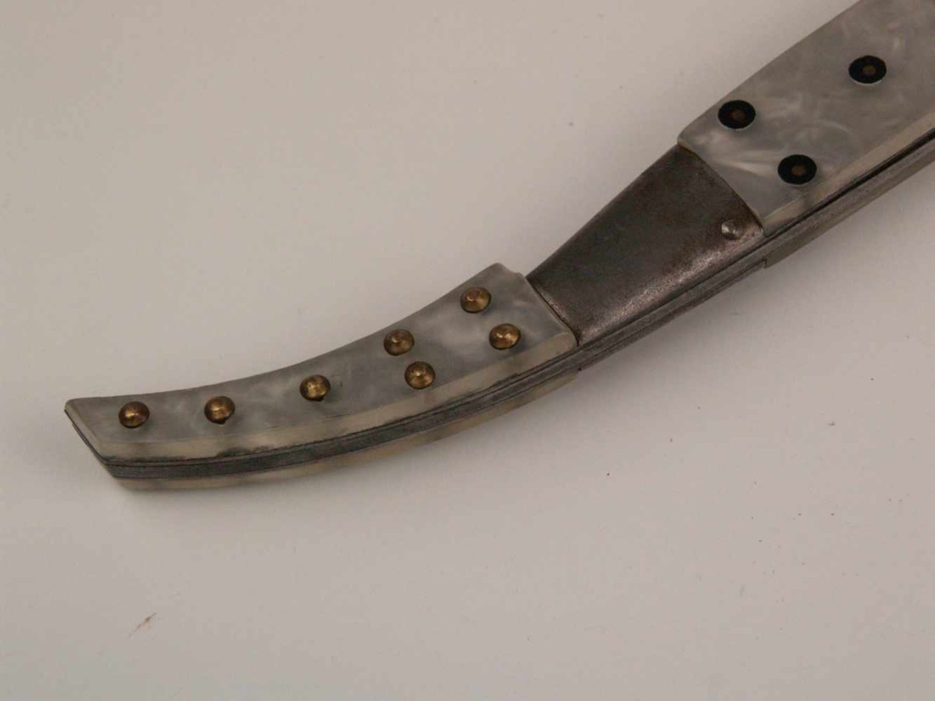 Navaja - Messer, Spanien um 1920, breite spitz zulaufende Klinge graviert mit Stierkampfszene, - Bild 6 aus 6