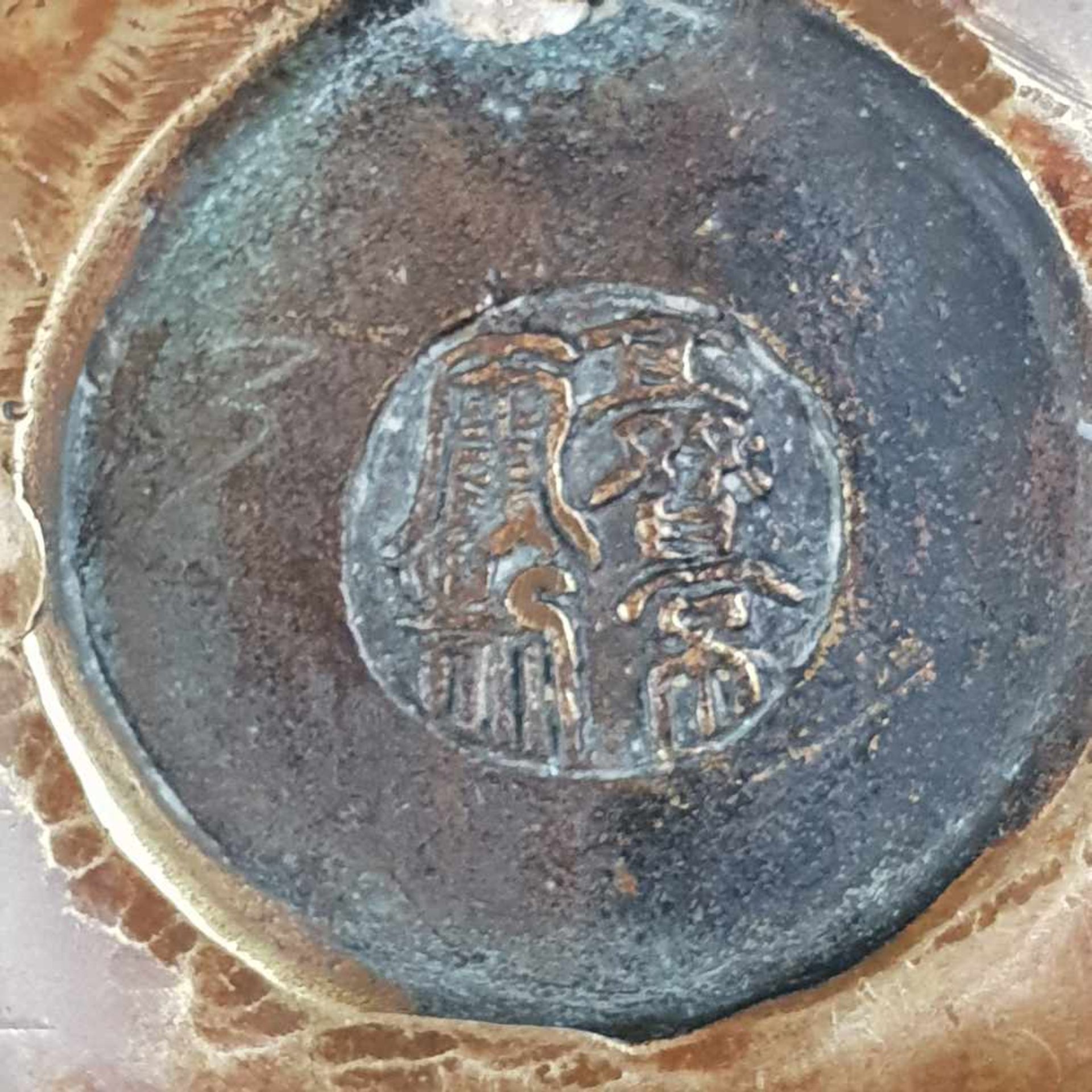 Teekanne - China, Bronze, kugeliger, gedrückter Korpus, Wandung mit zwei halbplastischen Drachen, - Bild 7 aus 7