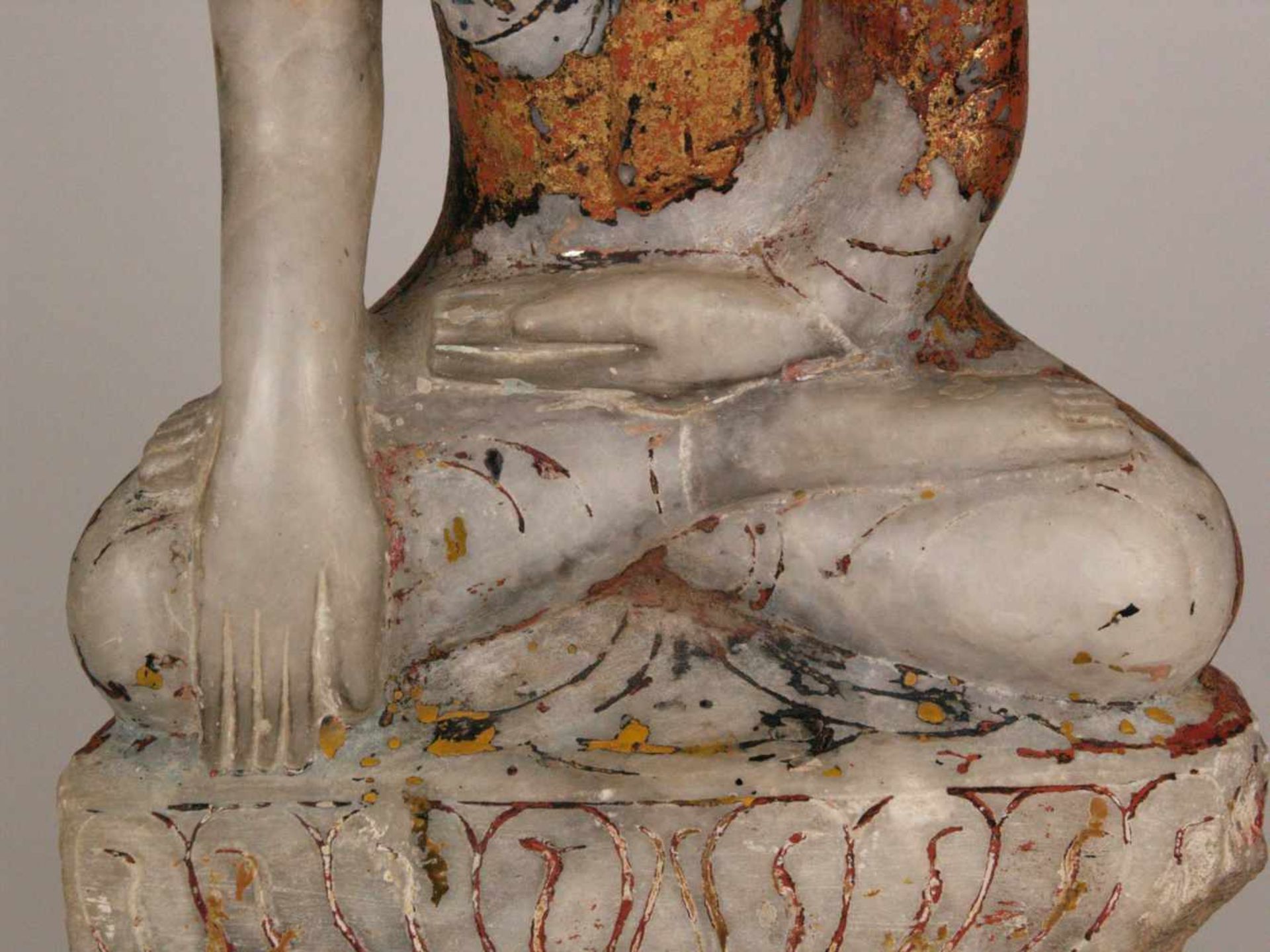 Alabasterbuddha - Burma, Ava-Stil, 18. Jahrhundert, Alabaster partiell mit Lackfassung, auf - Image 6 of 9