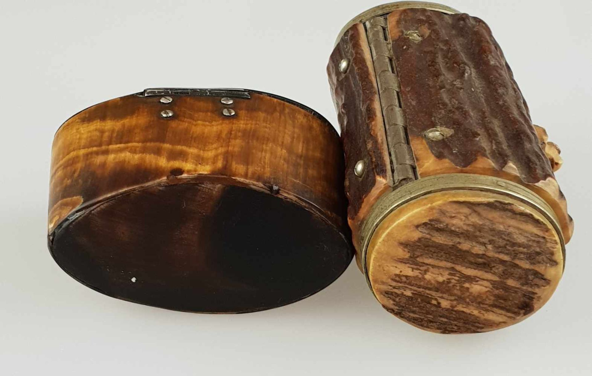 Zwei Schnupftabakdosen - Geweih/Horn, Metallmontierung mit scharniertem Deckel, 1x ovaler Korpus, - Bild 4 aus 4