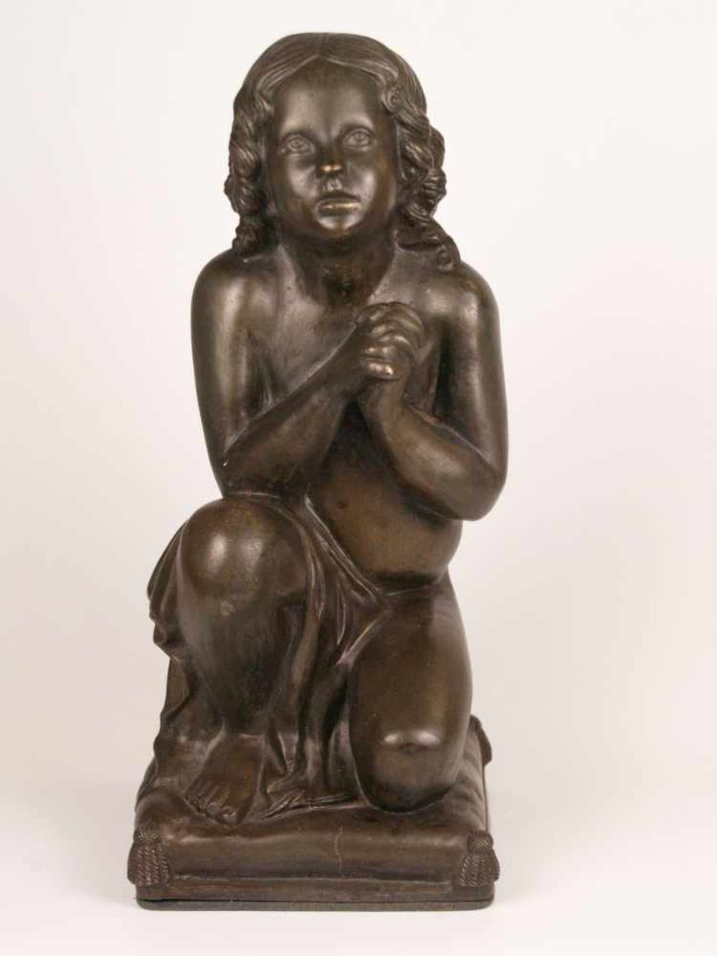 Betendes Kind - Galvanoplastik, bronzefarben patiniert, vollplastische Darstellung mit gefalteten