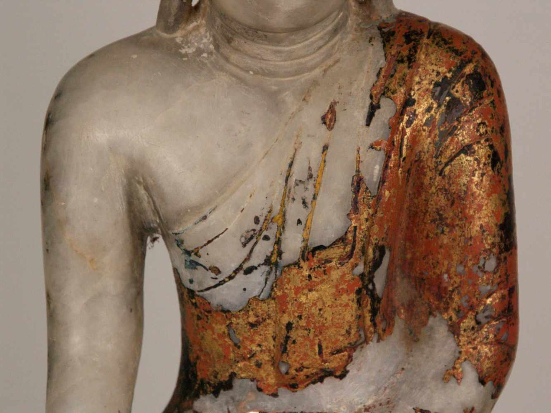 Alabasterbuddha - Burma, Ava-Stil, 18. Jahrhundert, Alabaster partiell mit Lackfassung, auf - Image 5 of 9
