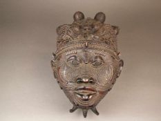 Afrikanische Maske - Nigeria/Benin, Anfang 20.Jh., Bronze, braun patiniert, detailreiche