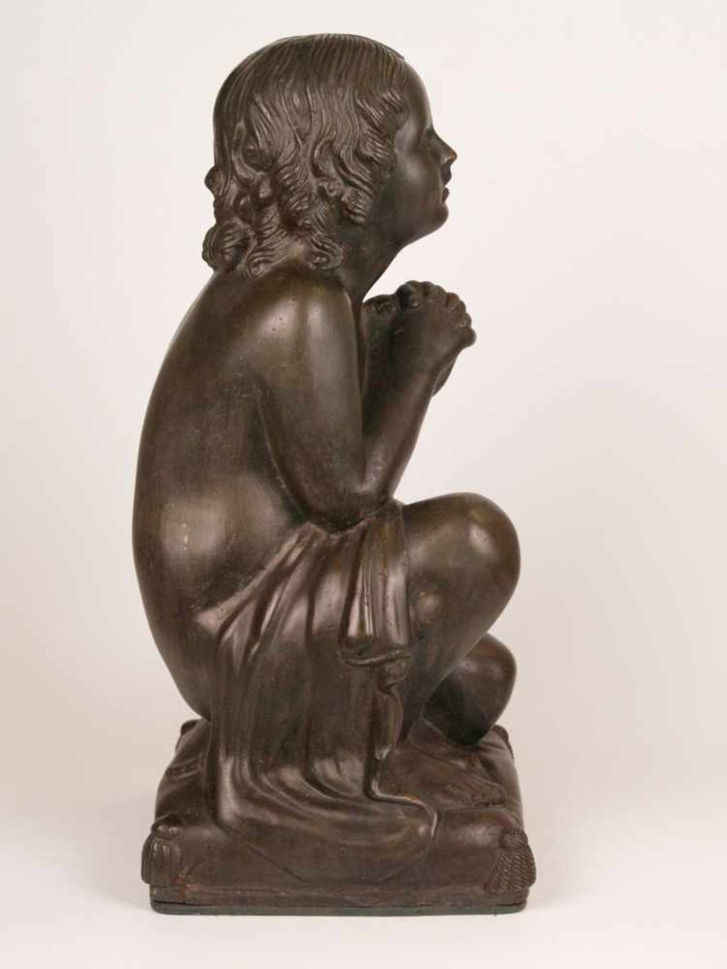 Betendes Kind - Galvanoplastik, bronzefarben patiniert, vollplastische Darstellung mit gefalteten - Image 2 of 7