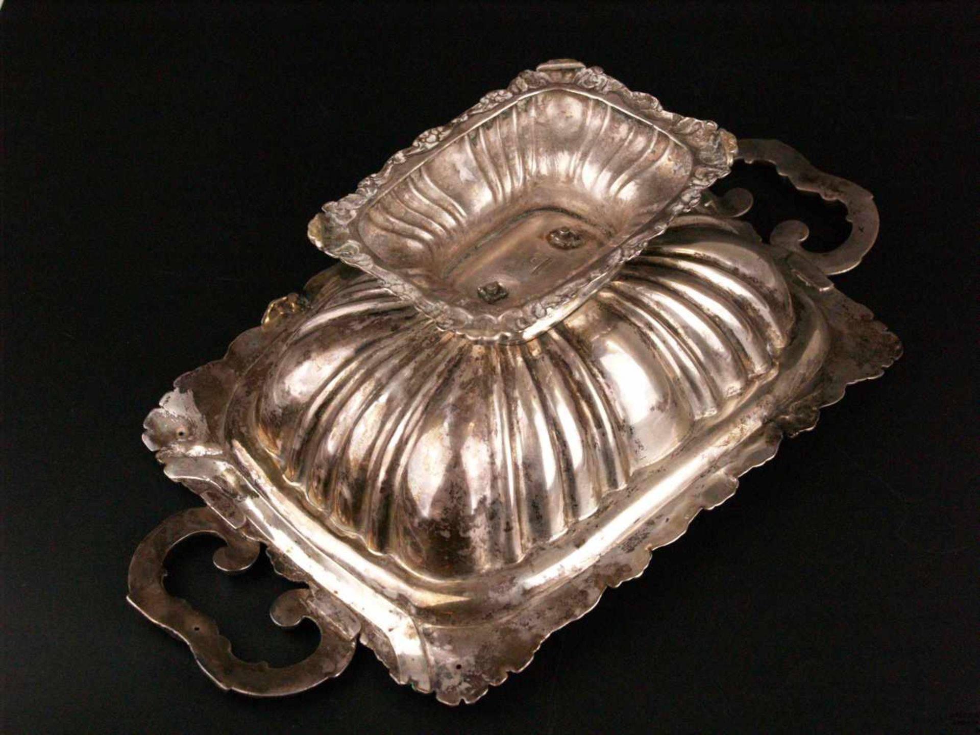 Gebäckkorb - Silber, 19.Jh.,gefußte Form, Wandung mit Melonenrippen und reliefierter Fahne sowie - Bild 6 aus 7
