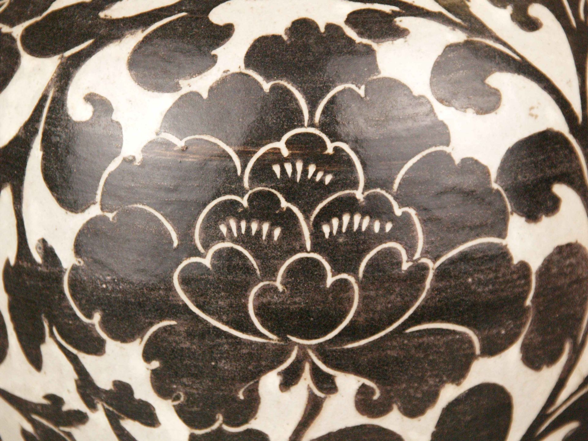 Meiping-Vase - China,Cizhou-Typus,Steinzeug,Wandung in Meiping-Form mit cremefarbener Engobe und - Bild 4 aus 7