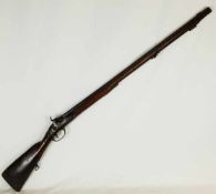 Jagdgewehr - um 1860, Nussbaumschaft, geschnitzt, Messingbeschläge, ohne Ladestock, Alters- bzw.