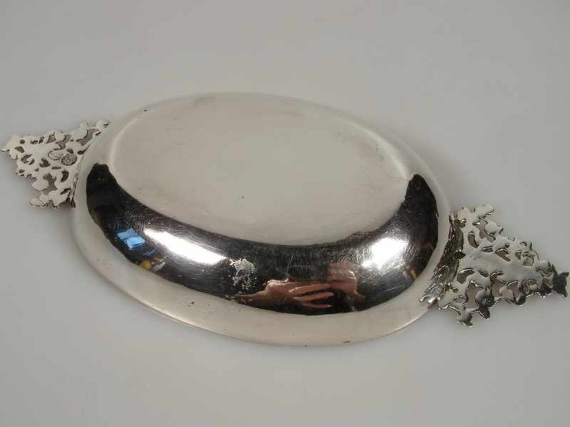Henkelschale - Silber, mit Hanauer Marken (Lilie / Handelsschiff) gepunzt, 19.Jh., elegante, ovale - Bild 4 aus 11
