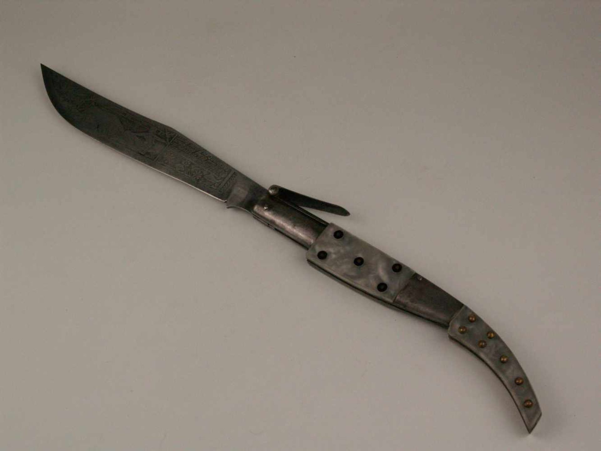 Navaja - Messer, Spanien um 1920, breite spitz zulaufende Klinge graviert mit Stierkampfszene, - Bild 2 aus 6