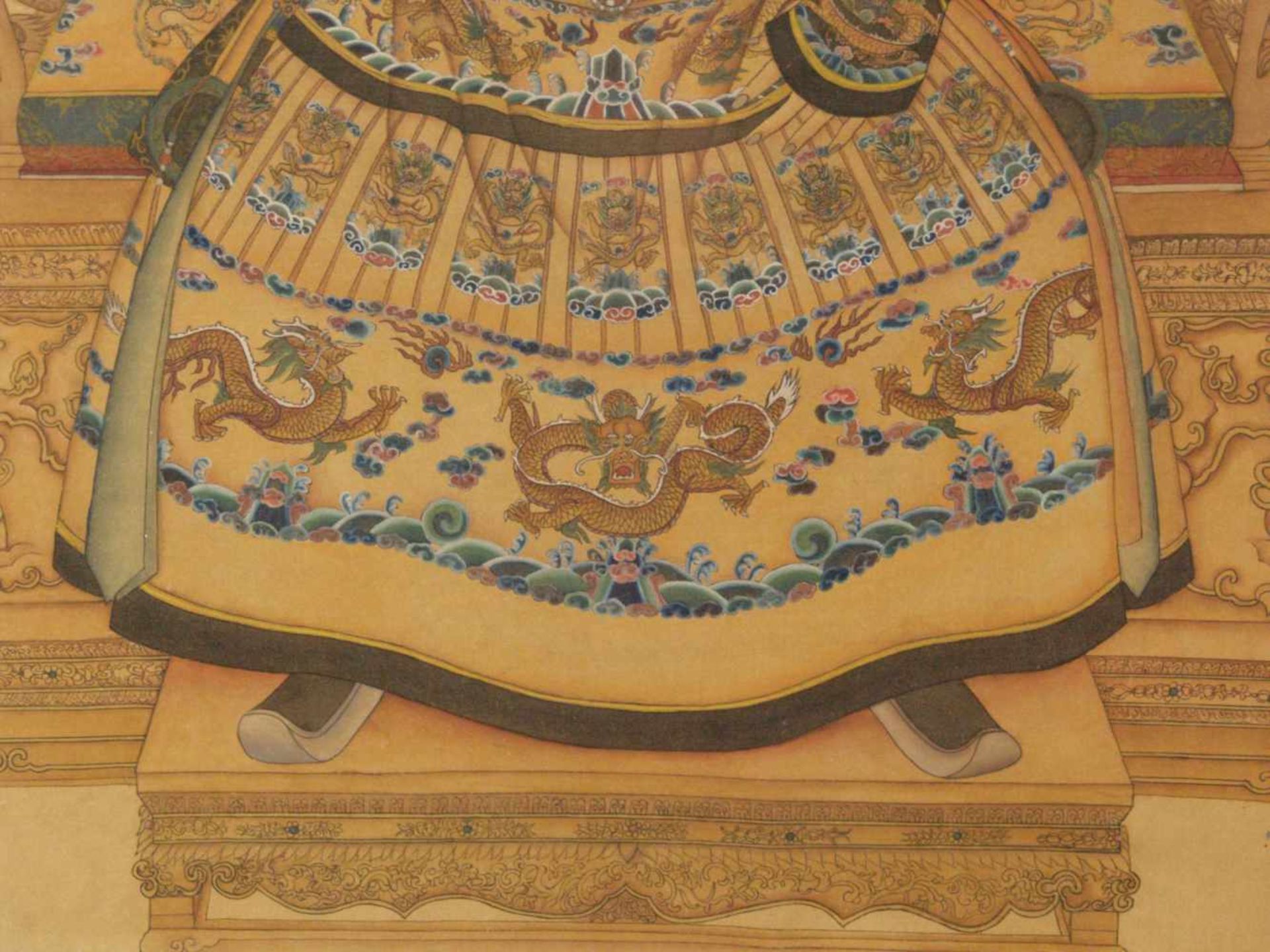 Kaiserliches Porträt/Ahnenbild - Kaiser Qianlong (1711-1799/Regierungszeit 1735-1796), Farbe auf - Bild 4 aus 4